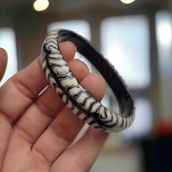 Meet your Posher, Ren - Picture 5 of 5